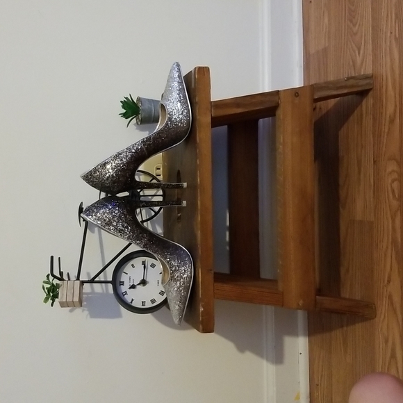 High Heels - Picture 5 of 6